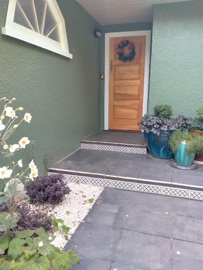 Amberly House Rotorua Bed & Breakfast Ngoại thất bức ảnh